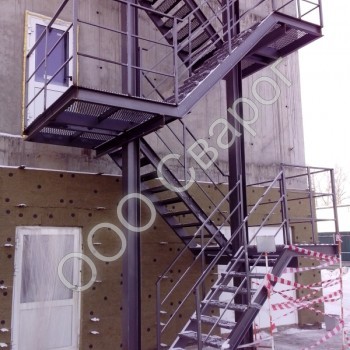 Эвакуационные лестницы - Сварог - изготовление раздвижных, распашных, сварных кованых решеток на окна и двери, а так же  сварные, металлические распашные ворота и забор под ключ